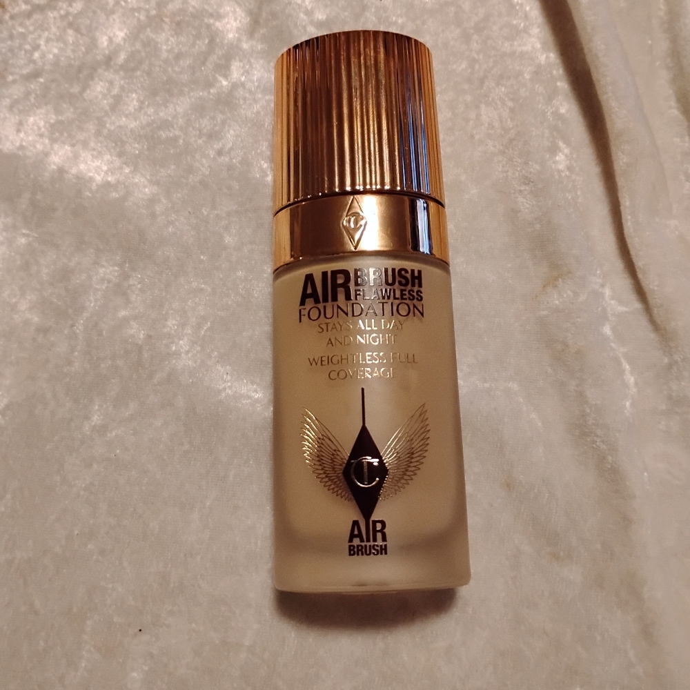 Charlotte Tilbury Airbrush Flawless Foundation - Gold